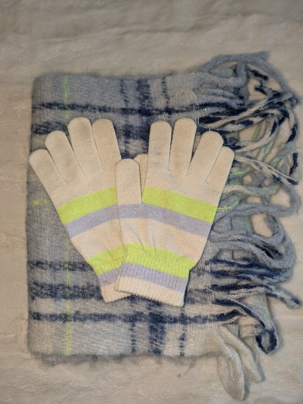 *MOVING SALE* Old Navy Blue and White Fuzzy Knit Scarf And Matching Gloves